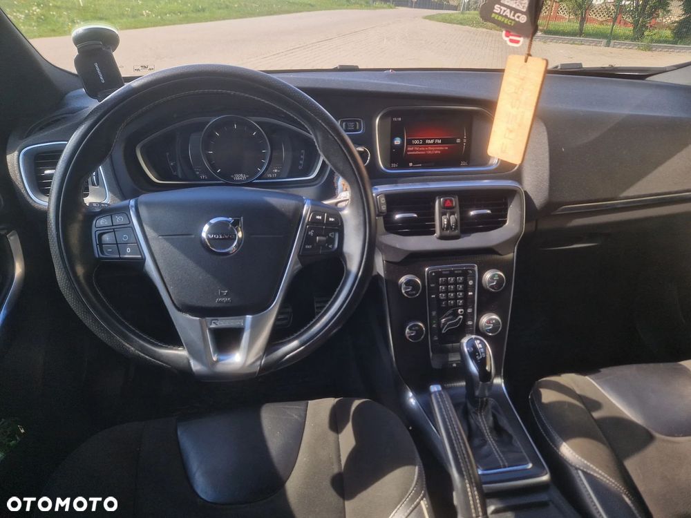 Volvo V40 D3 Geartronic RDesign - 1