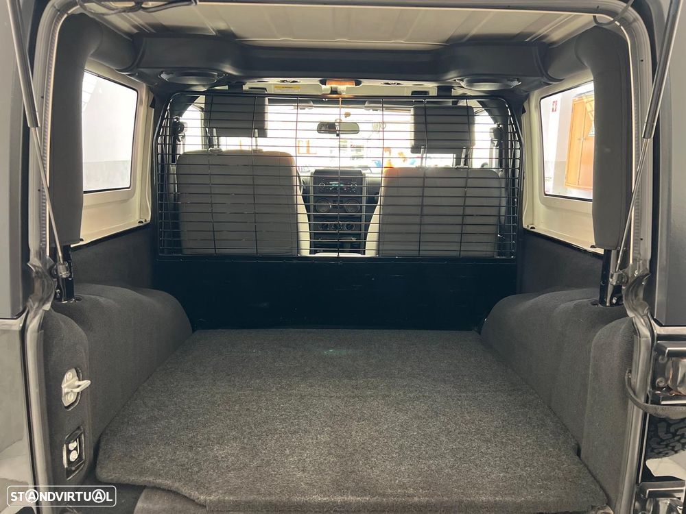 Jeep Wrangler 2.8 CRD ATX Sport - 28