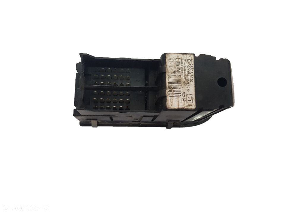 PANEL STEROWANIA PRZEŁĄCZNIK SZYB PRAWY MAN TGA  81258067040  81258067030 81258067053 * - 2