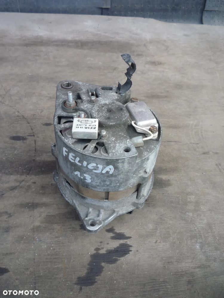 SKODA FELICIA 1.3 ALTERNATOR - 1
