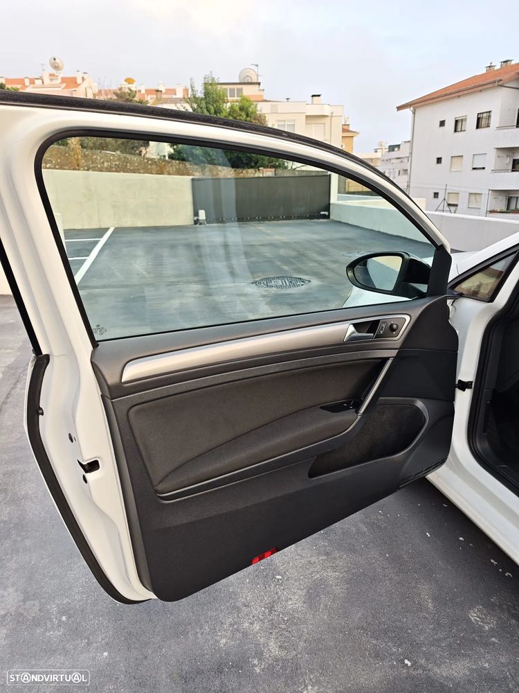VW Golf 1.6 TDi DPF BlueMotion - 12