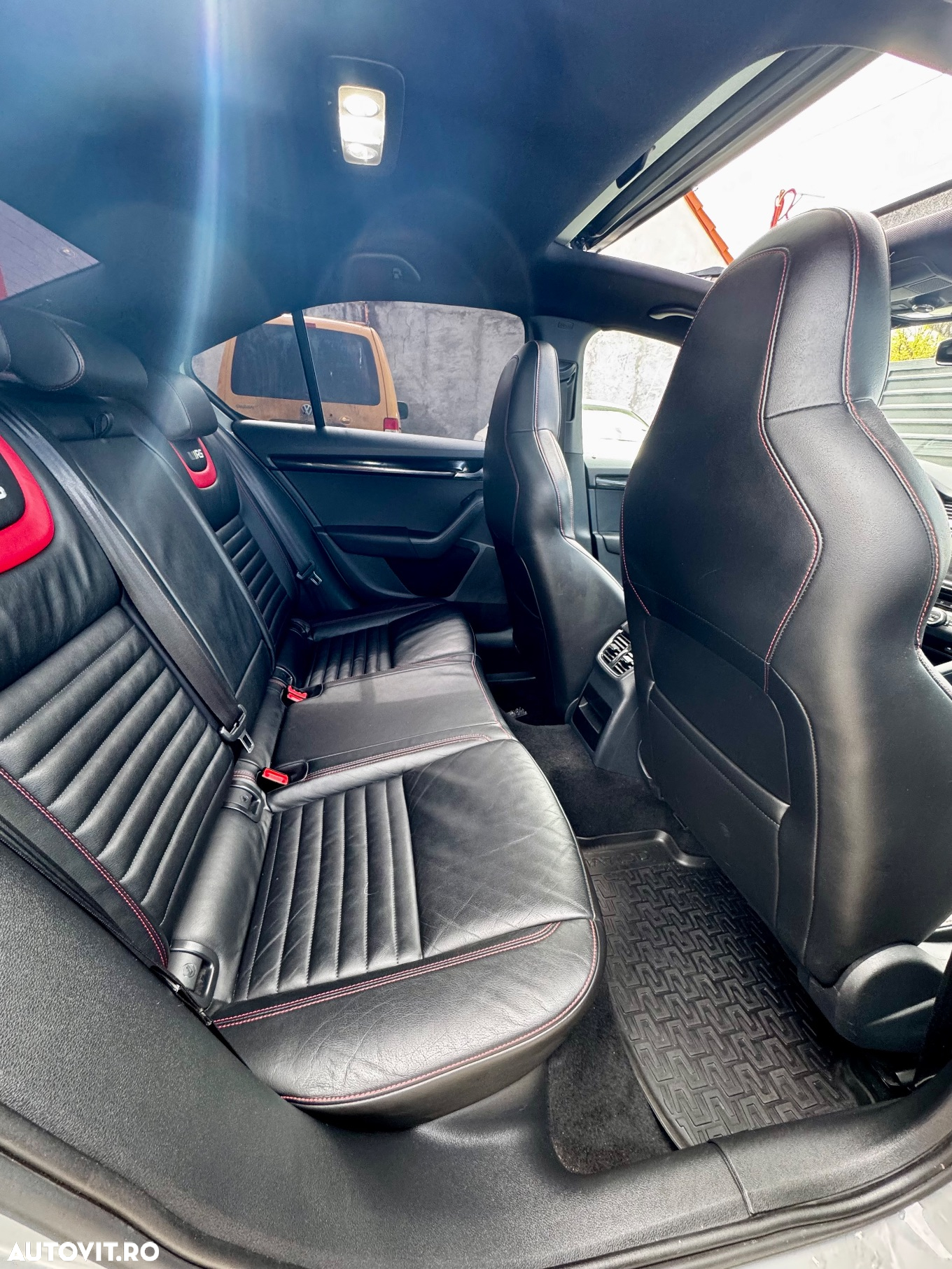 Skoda Octavia 2.0 230 TSI DSG RS - 11