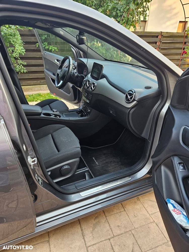Mercedes-Benz EQB - 9