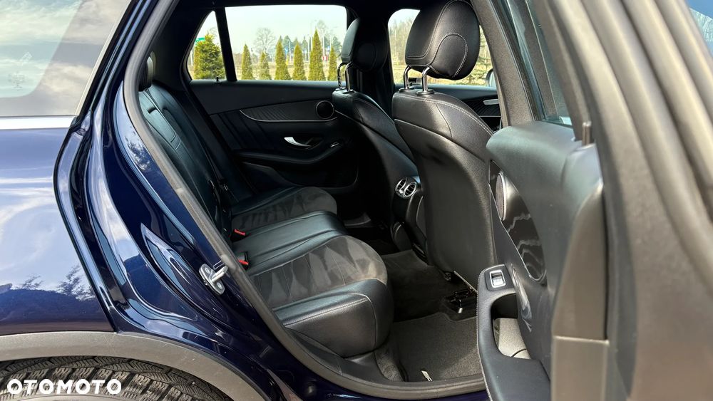 Mercedes-Benz GLC 250 4Matic 9G-TRONIC AMG Line - 33