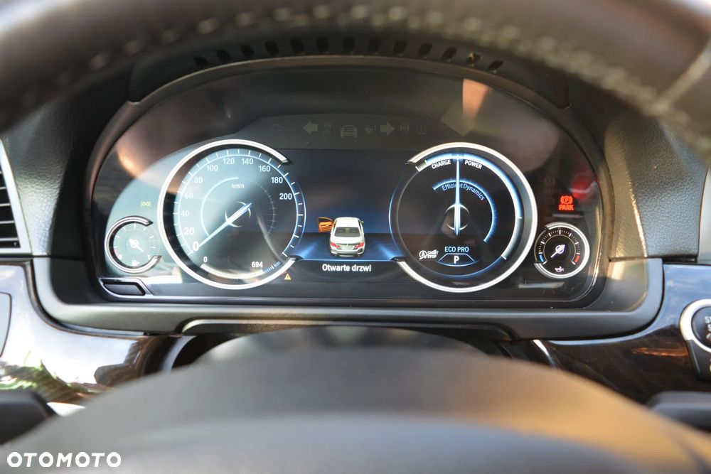 BMW Seria 5 528i xDrive Luxury Line - 3