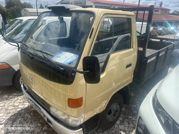 Toyota DYNA 150 RODADA DUPLA