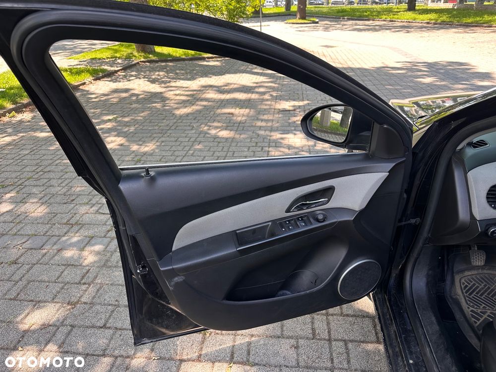 Chevrolet Cruze 1.8 LS+ - 10