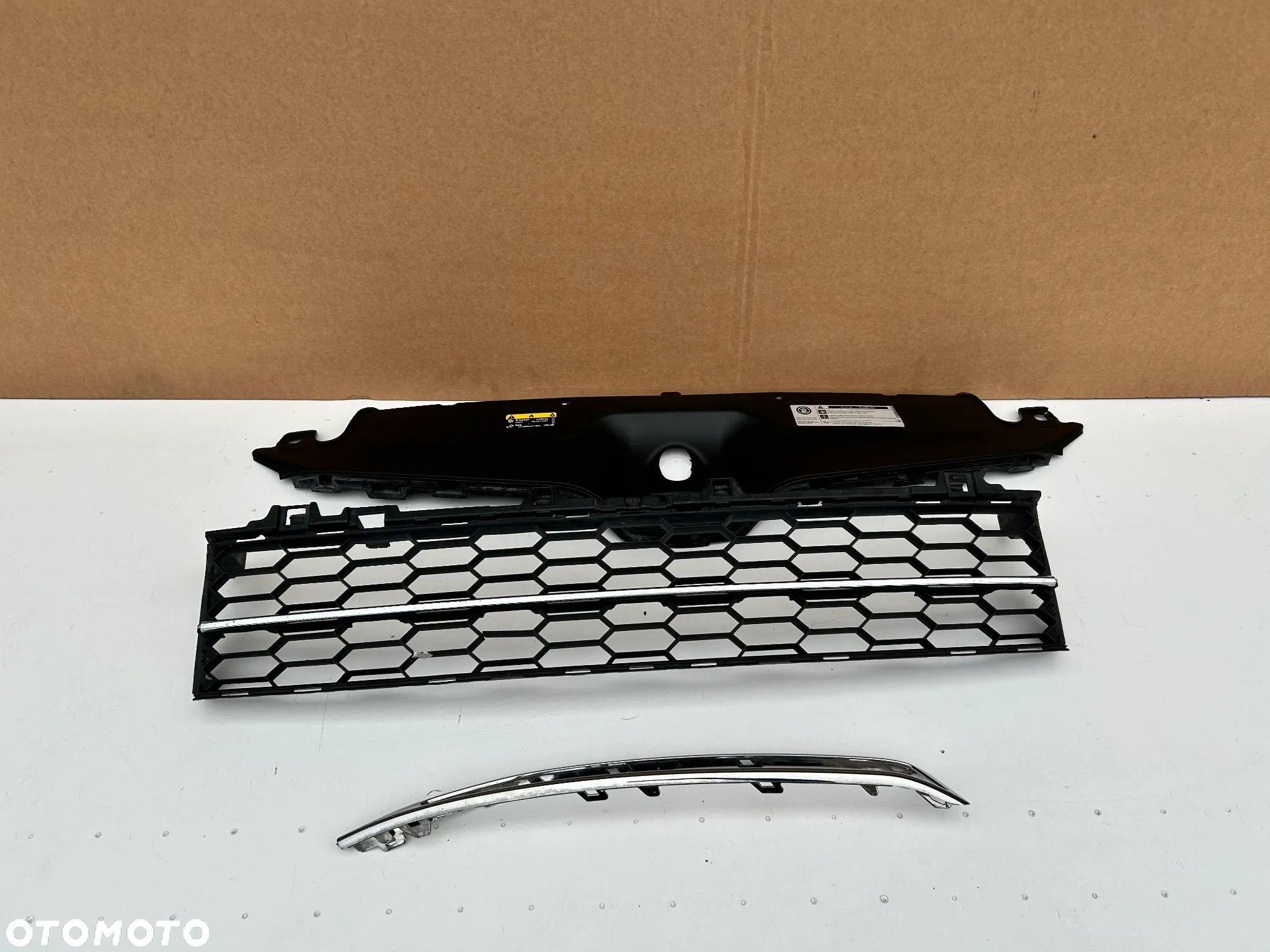 SKODA SUPERB 3V0 CHROM HALOGEN WZMOCNIENIE KRATKA ZDERZAKA PAS - 1