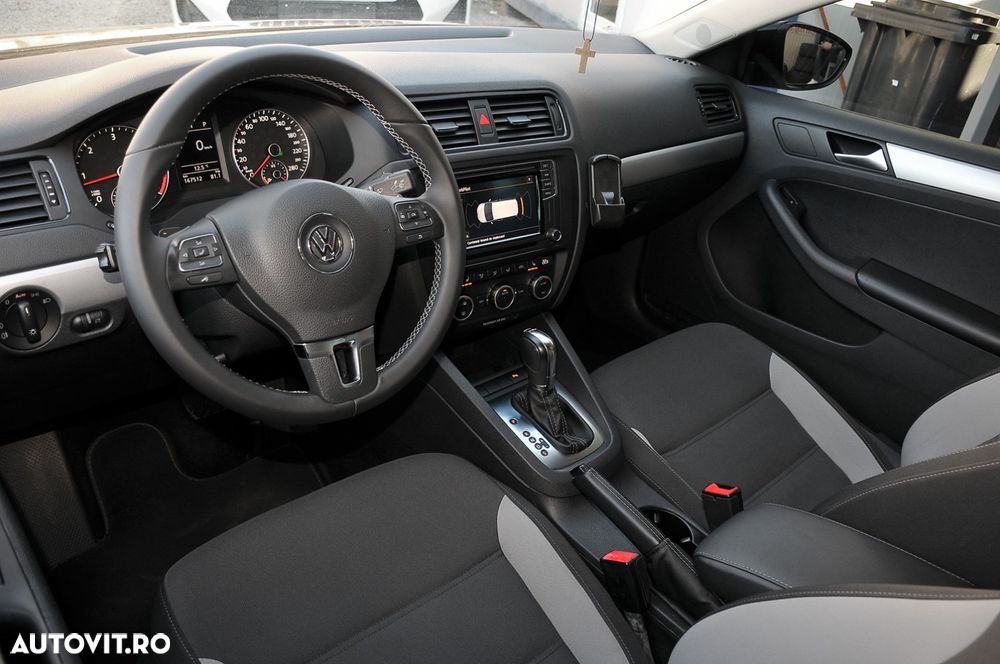 Volkswagen Jetta 2.0 TDI DSG Highline - 8