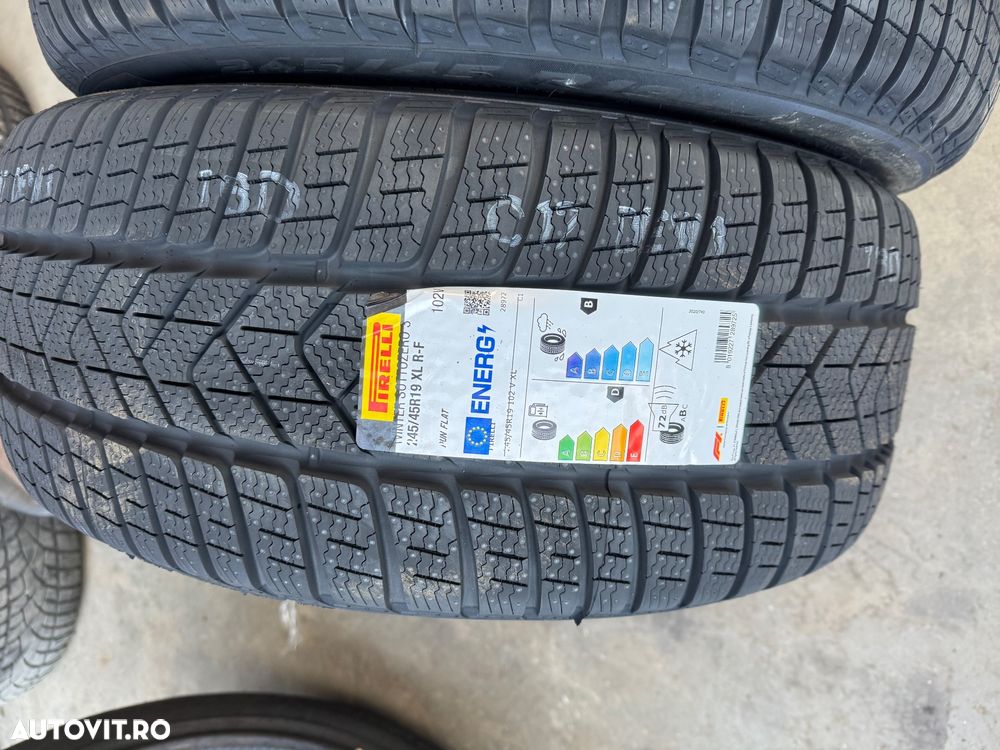 Vând set anvelope 245/45/19-275/40/19 Pirelli cu runflat de iarnă noi - 2