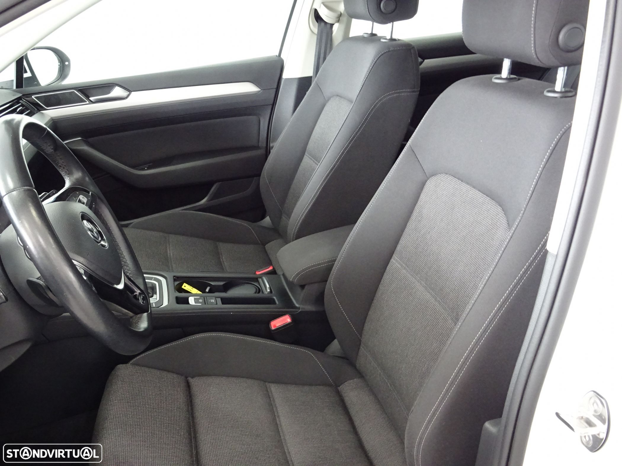 VW Passat Variant 1.6 TDI Confortline DSG - 9