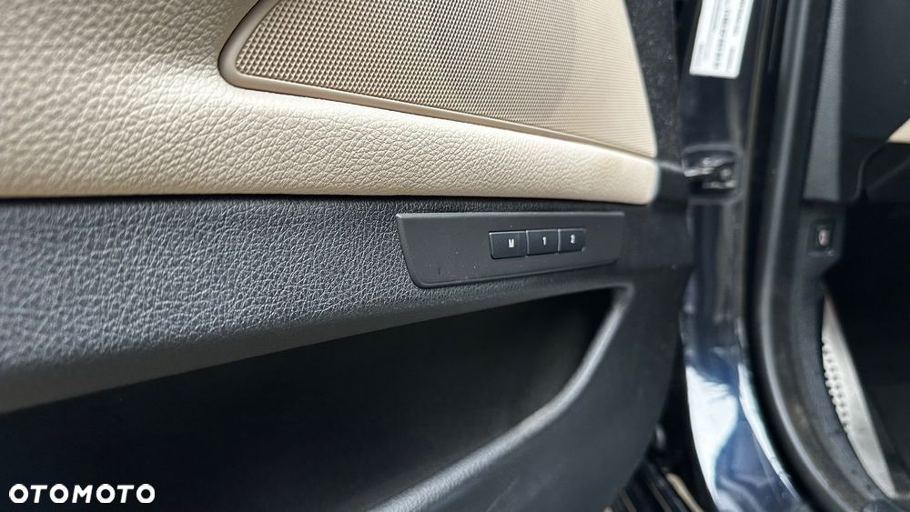 BMW Seria 5 528i xDrive Sport-Aut Luxury Line - 29