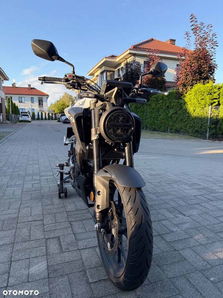 Honda CB - 8