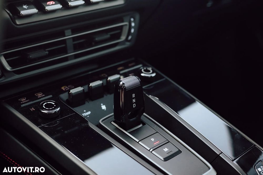 Porsche 911 Carrera 4 GTS PDK - 24