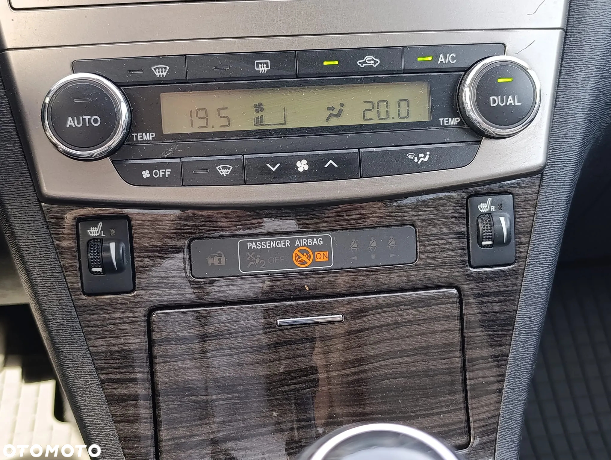 Toyota Avensis 2.2 D-4D Prestige - 24