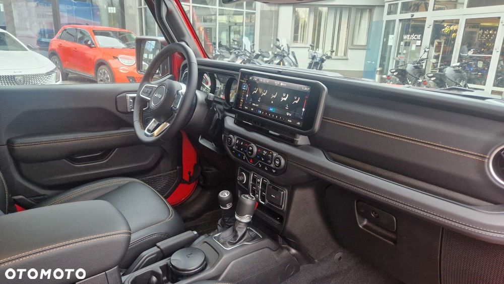 Jeep Wrangler - 23