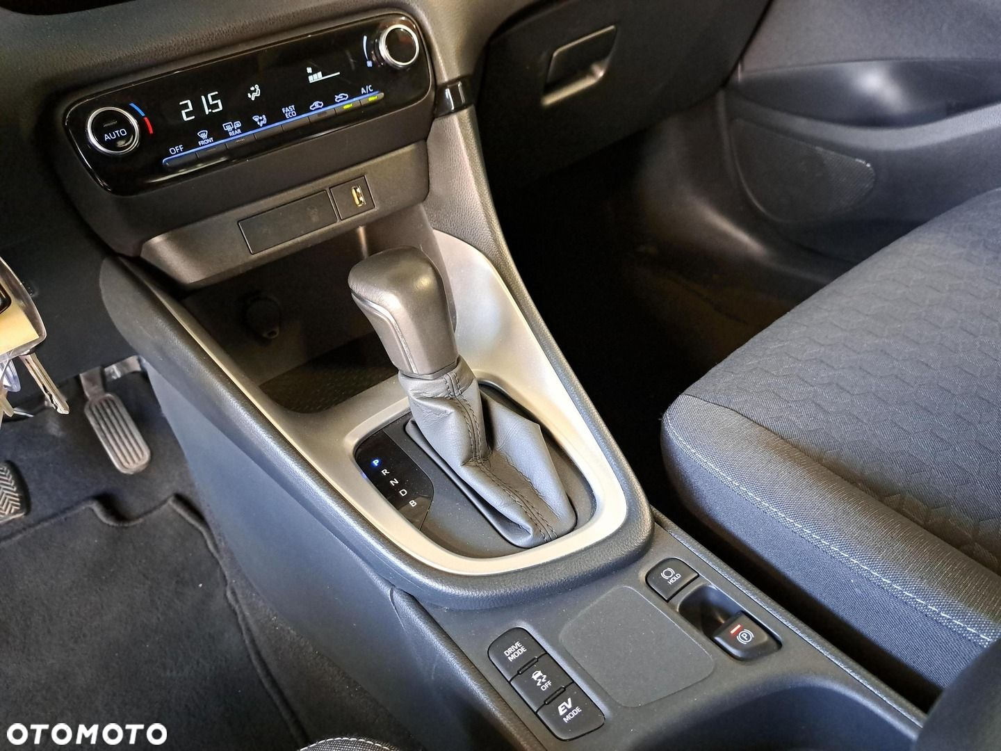 Toyota Yaris - 25