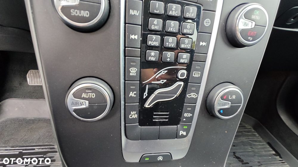 Volvo V40 D3 Drive-E SCR Momentum - 11