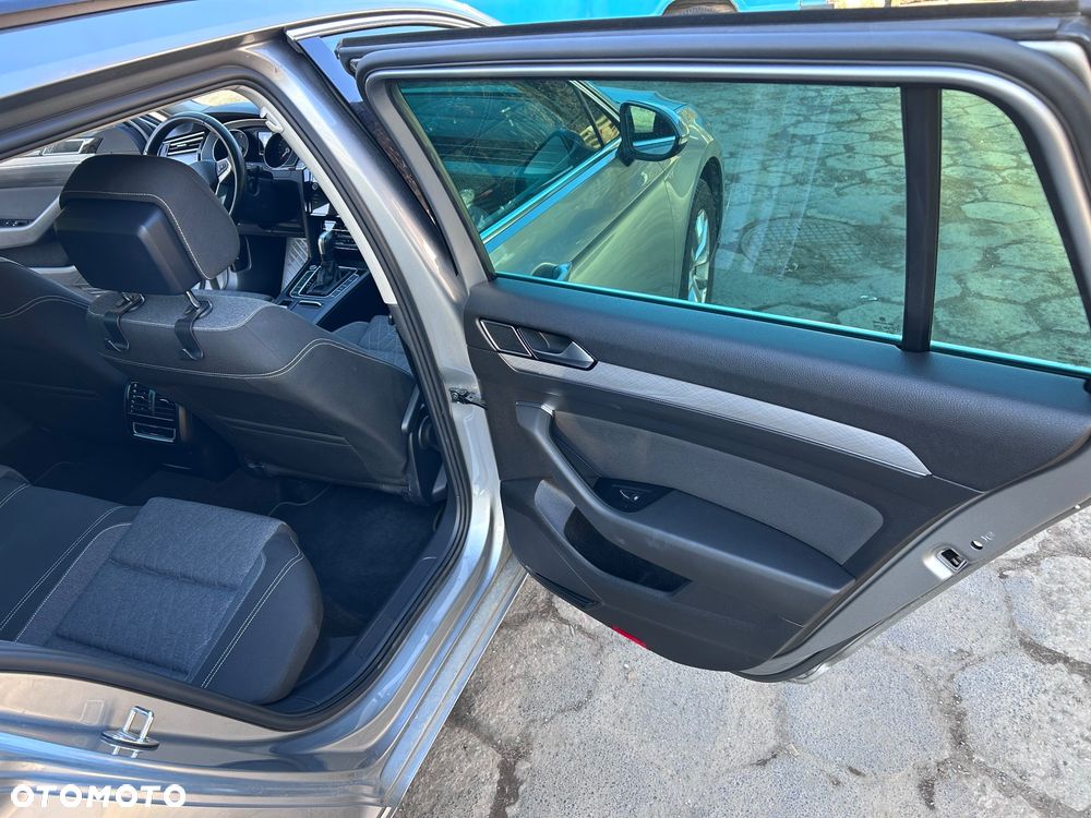 Volkswagen Passat 2.0 TDI SCR DSG Business - 20