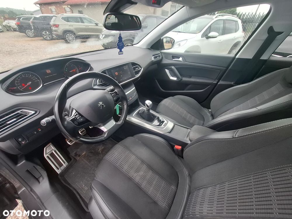 Peugeot 308 1.5 BlueHDi Allure S&S - 12