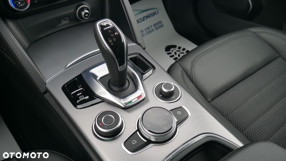 Alfa Romeo Stelvio - 16