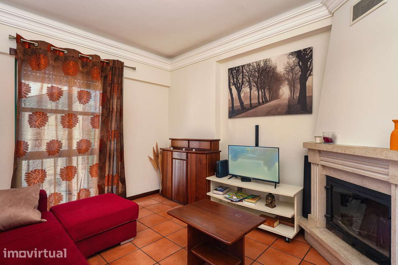 Apartamento T2 com garagem e elevador no Barreiro - Grande imagem: 2/18