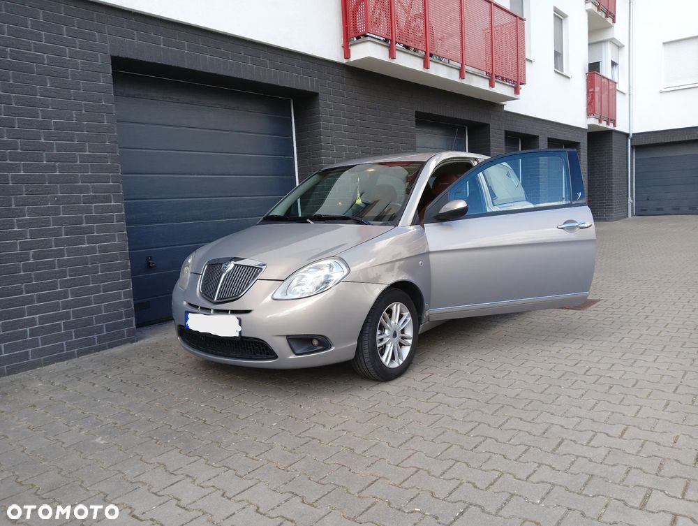 Lancia Ypsilon 1.4 8V Moda Milano (4 os.) - 11