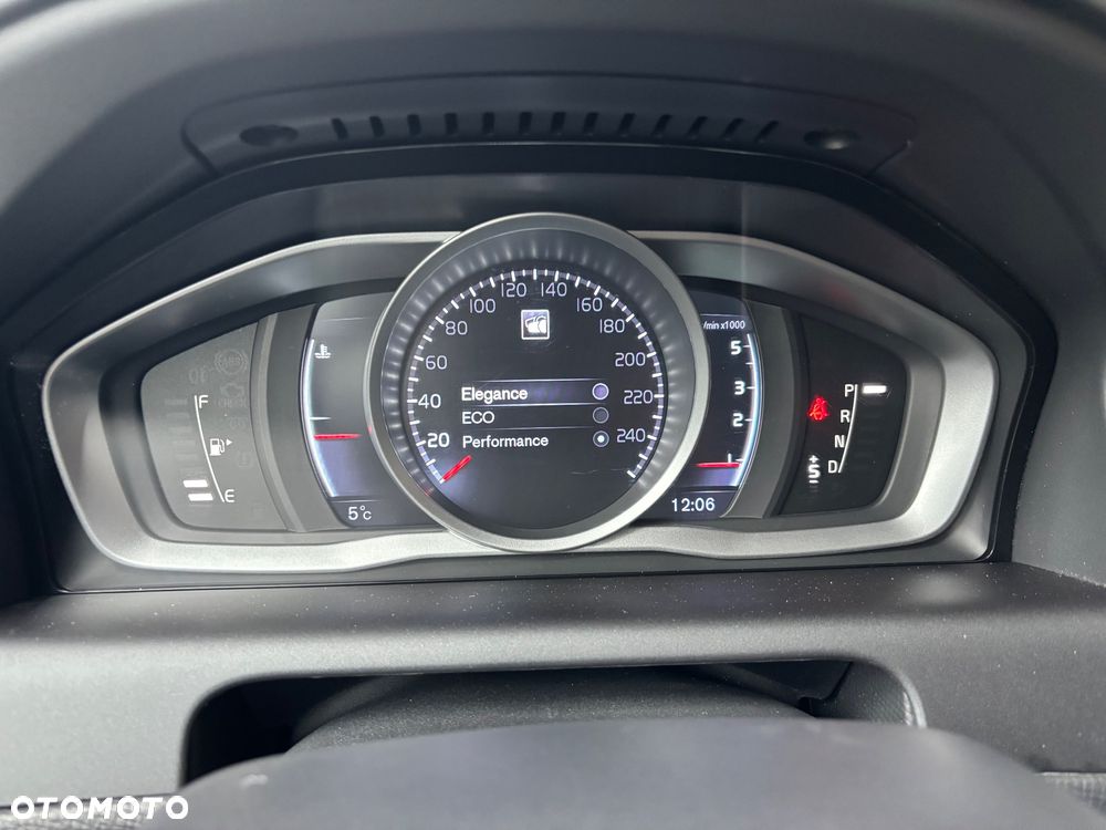 Volvo XC 60 D4 Geartronic Momentum - 27