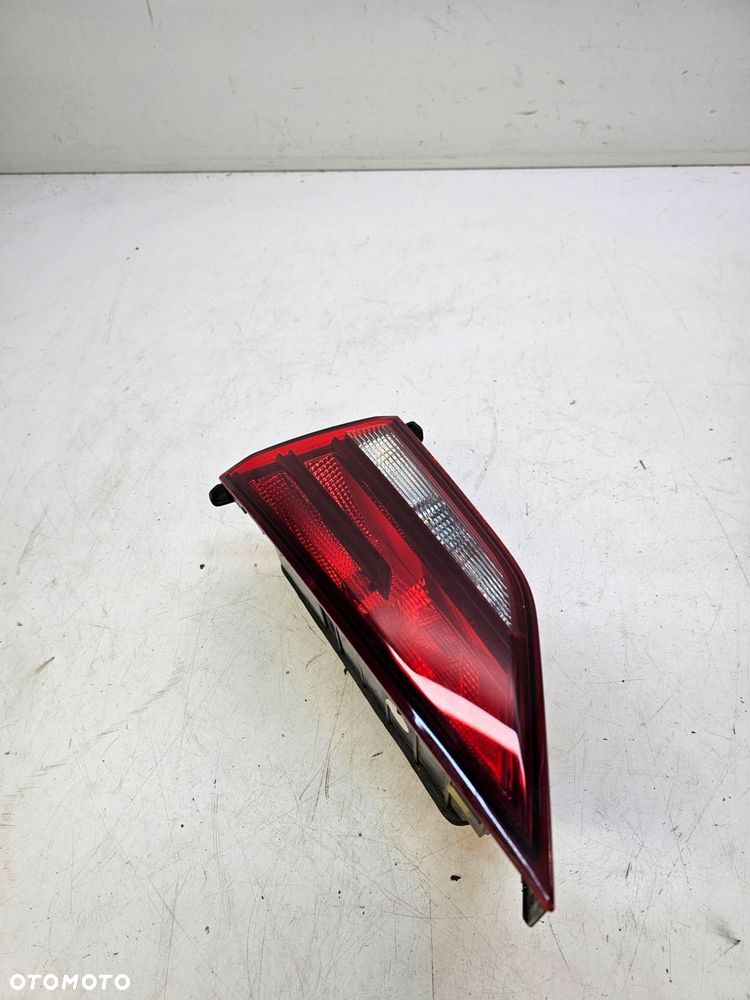LAMPA PRAWY TYŁ W KLAPĘ AUDI A3 8V SEDAN 8V5945094G - 5