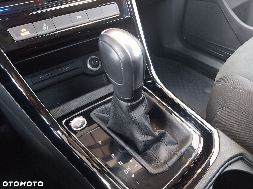 Volkswagen Touran - 36
