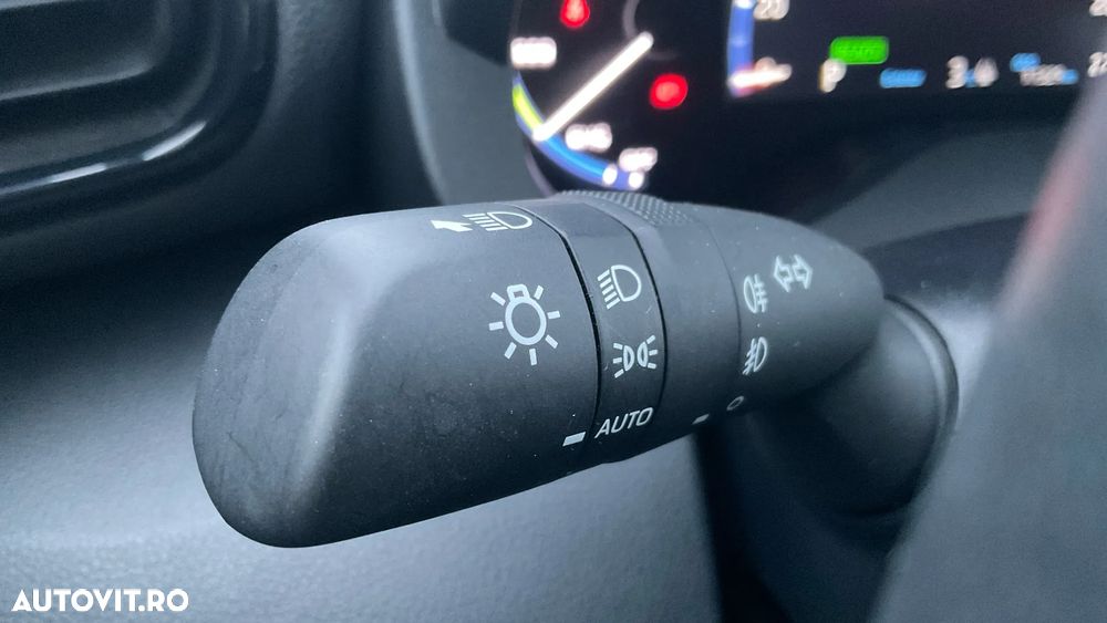 Toyota Yaris Cross 1.5 VVT-i HSD 130 4x4 HEV Exclusive - 30