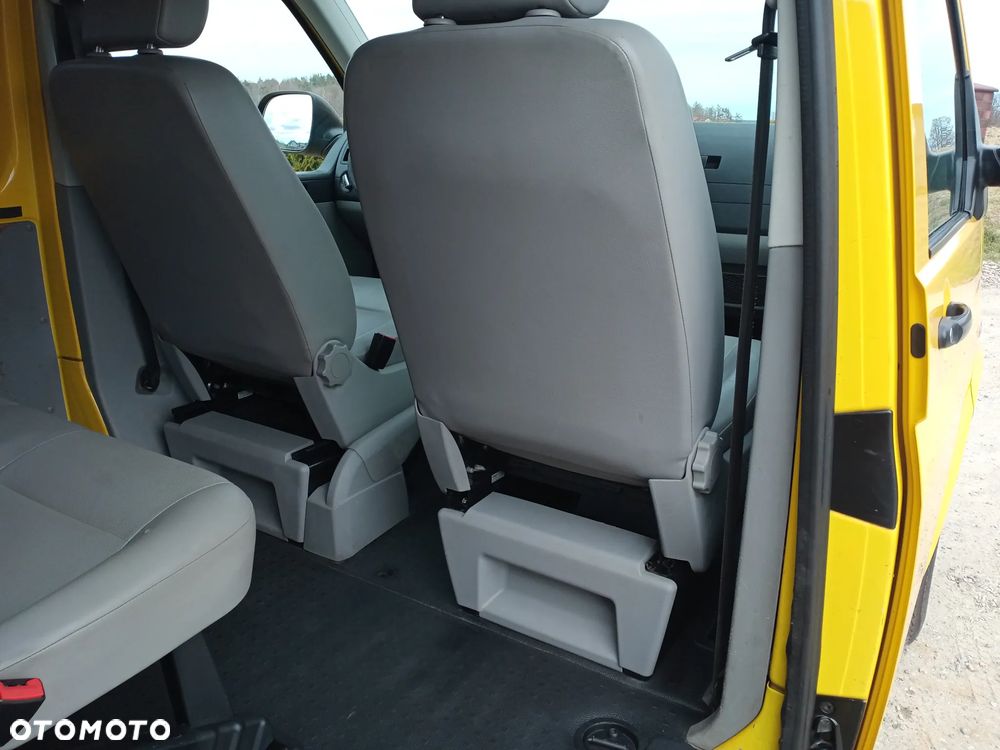 Volkswagen T5 LIFT 9 osobowy 2013r. 2.0 140 KM 6 bieg. serwis do końca doinwestowany klima  tempomat  vebasto isofix - 8