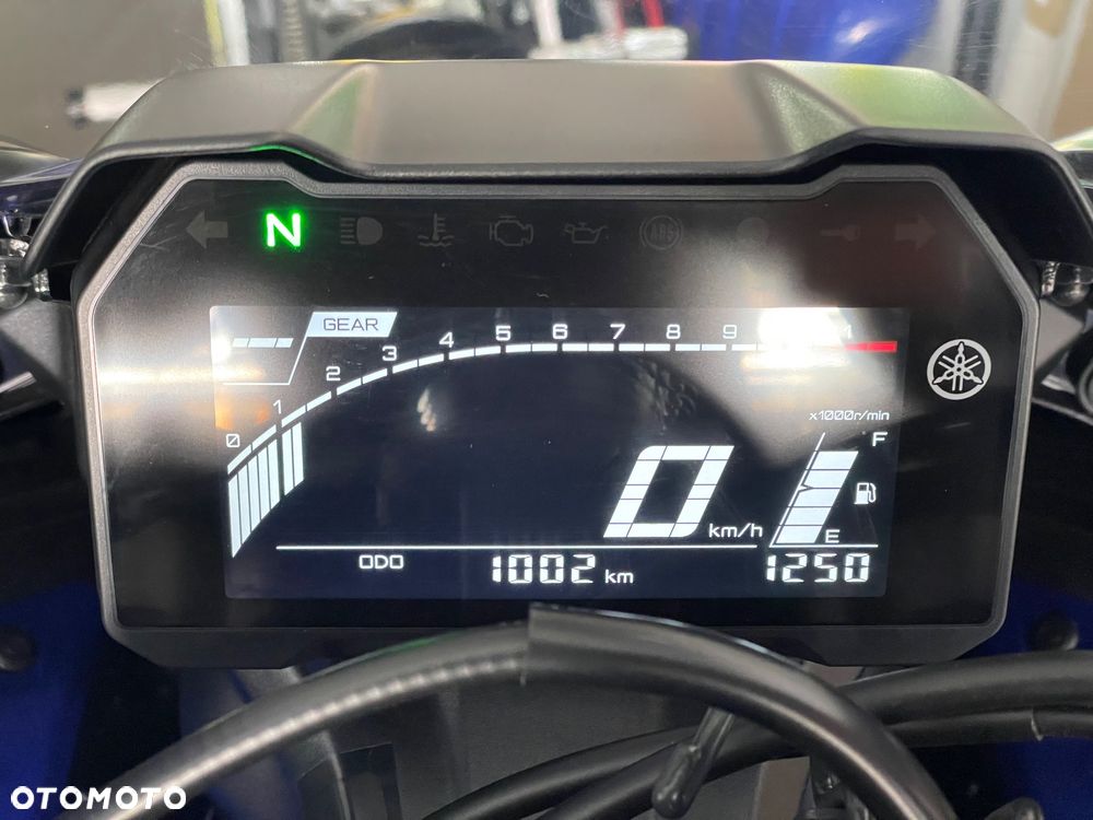 Yamaha R7 - 8