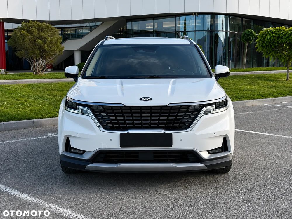 Kia Carnival - 2