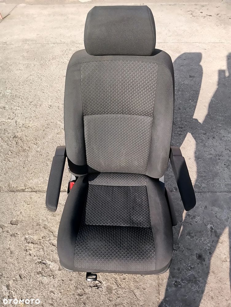 Fotel kierowcy VW T6 KUTAMO podłokietniki podgrzewany - 1