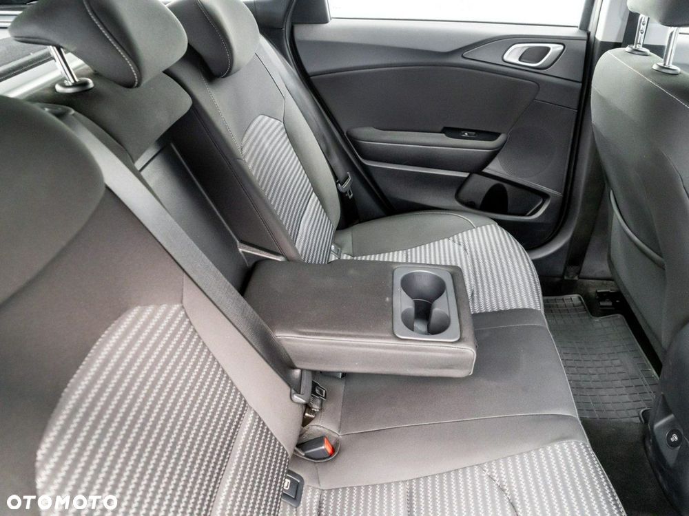 Kia Ceed 1.5 T-GDI M - 26