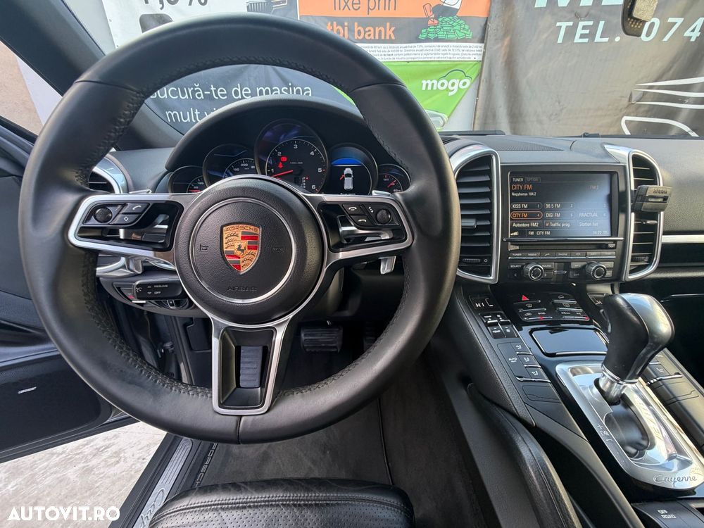 Porsche Cayenne 3.0 L - 8