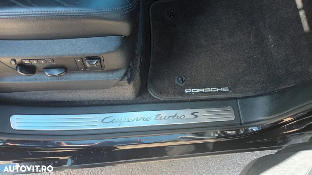 Porsche Cayenne Turbo S Aut - 15