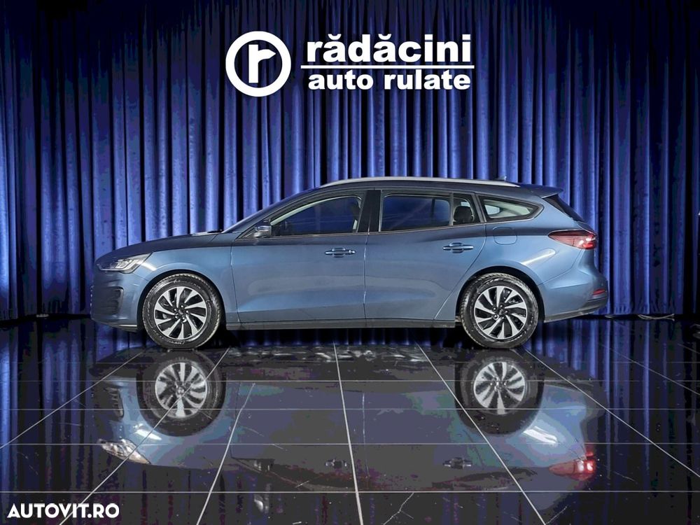 FORD Focus 2023 — imagine 6