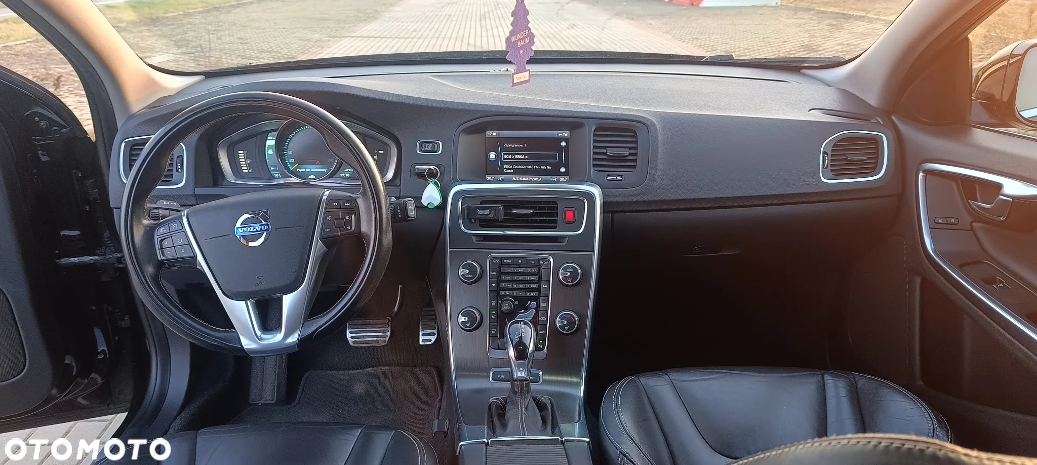 Volvo V60 D6 AWD Plug-in Hybrid Summum - 18