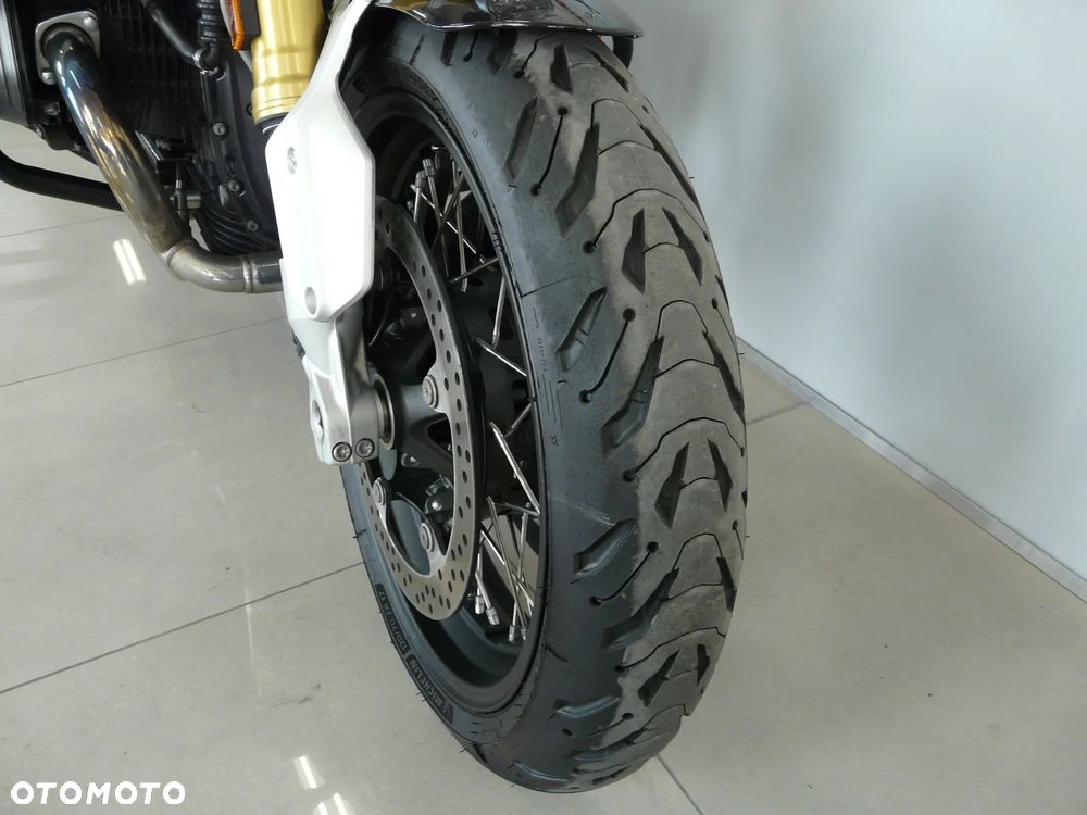 BMW R - 6
