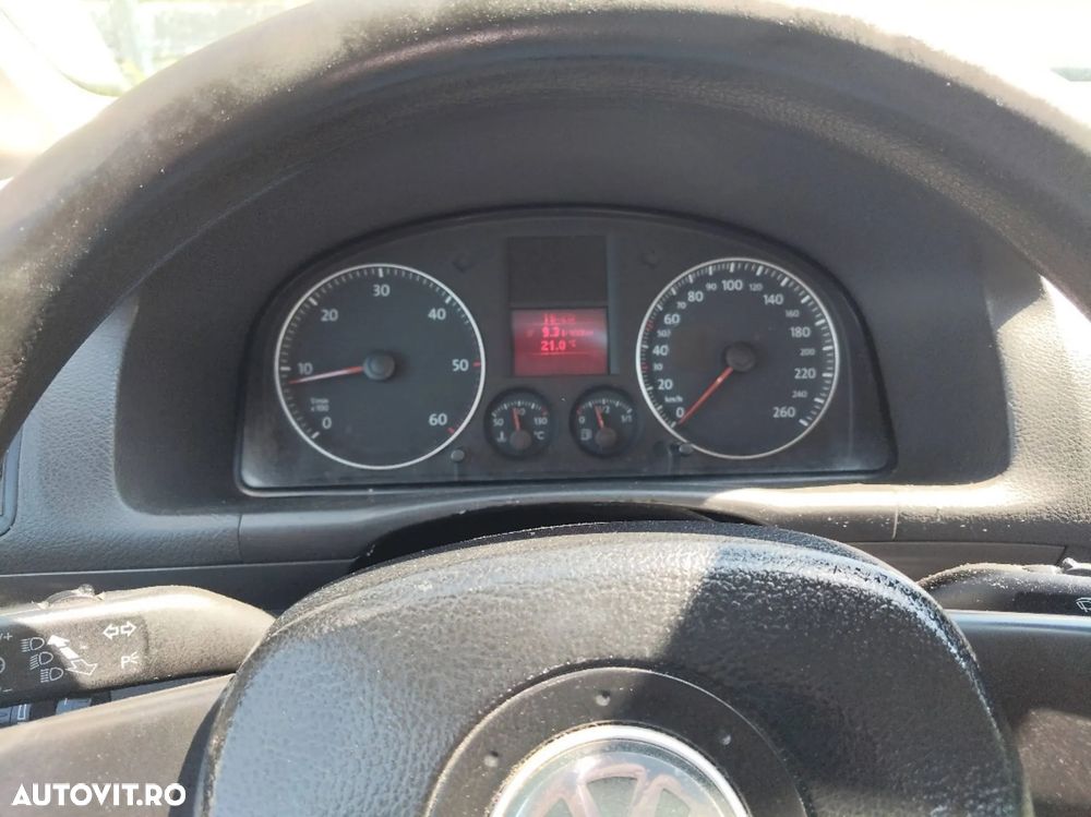 Volkswagen Touran 1.9 TDI Conceptline - 15