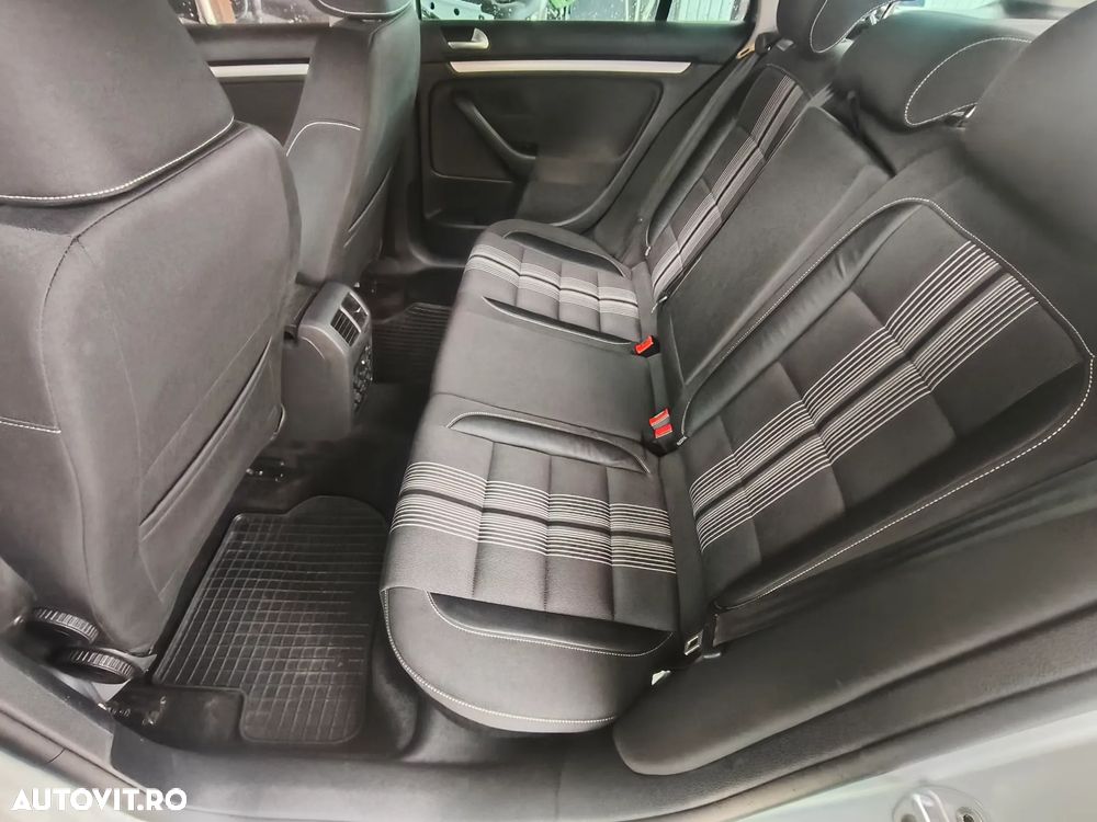 Volkswagen Golf 1.6 TDI DPF Highline - 16