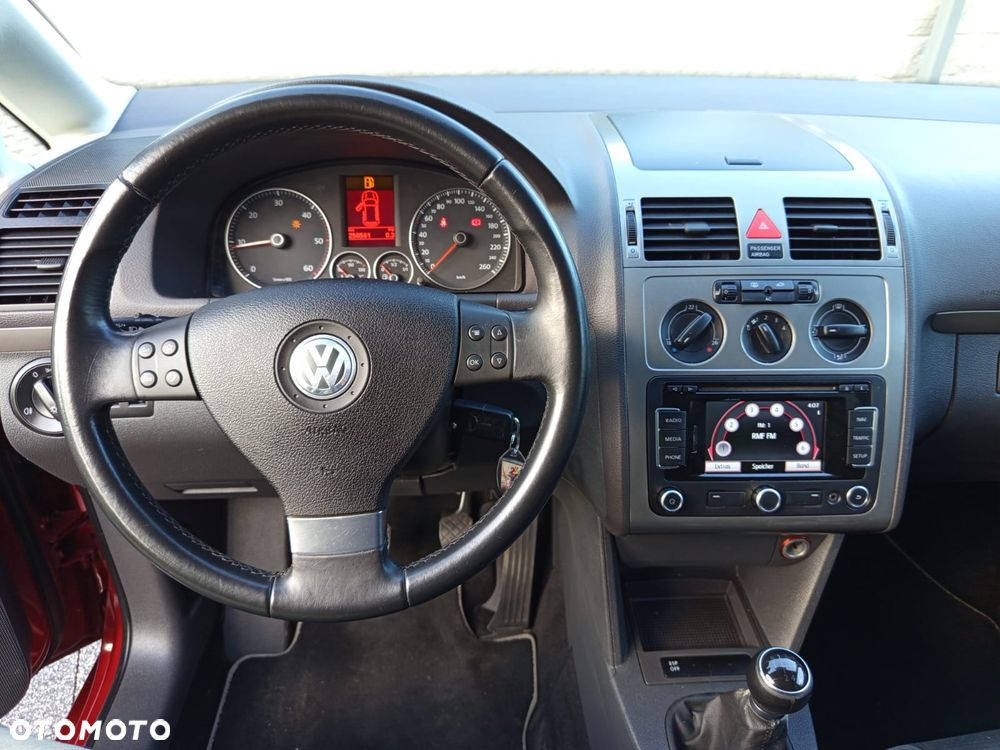 Volkswagen Touran 2.0 TDI DSG Highline - 7