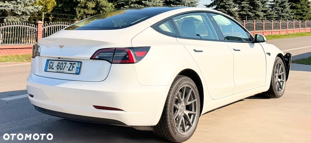 Tesla Model 3 Standard Reichweite Plus Hinterradantrieb - 17