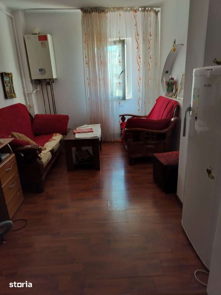 Vând apartament 4 camere Mioveni,zona Robea,etaj 1, 2 balcoane - Imagine principală: 2/8