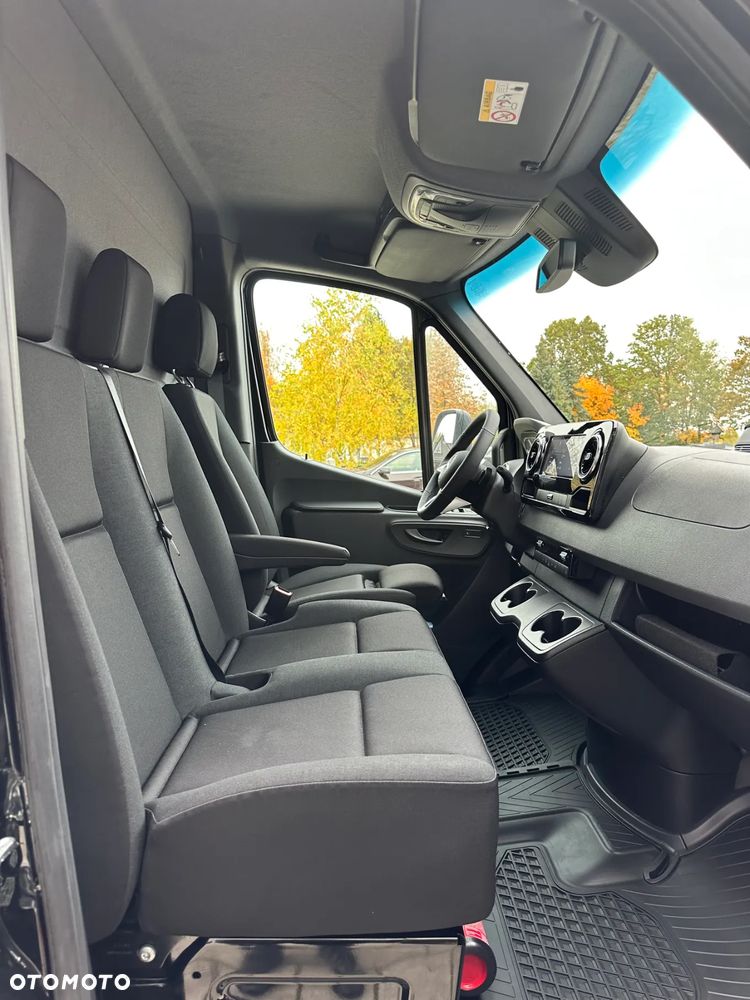Mercedes-Benz Sprinter - 23