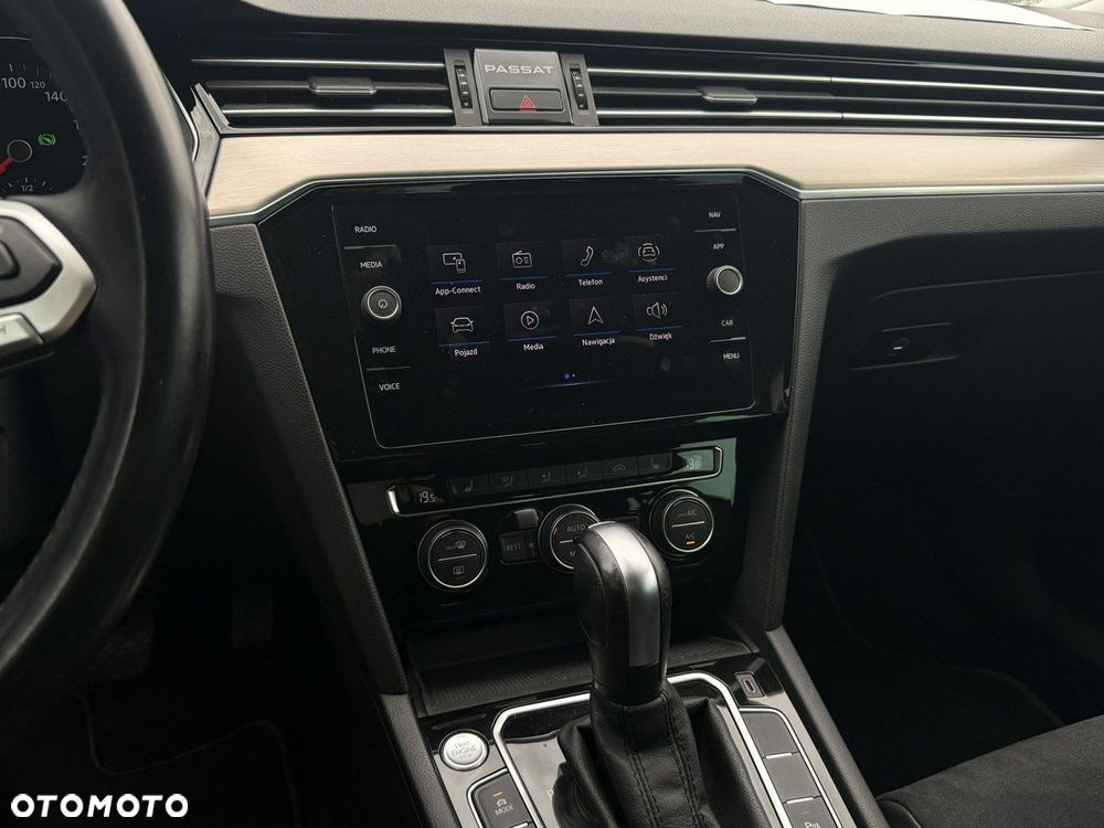 Volkswagen Passat 2.0 TSI Elegance DSG - 23