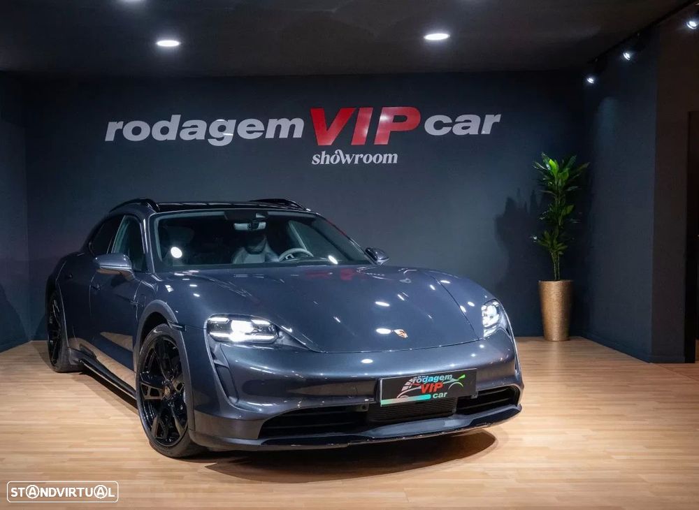 Porsche Taycan Cross Turismo 4 - 3