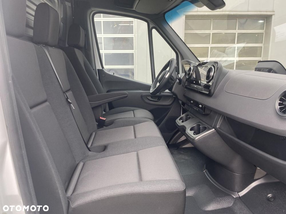 Mercedes-Benz Sprinter - 13
